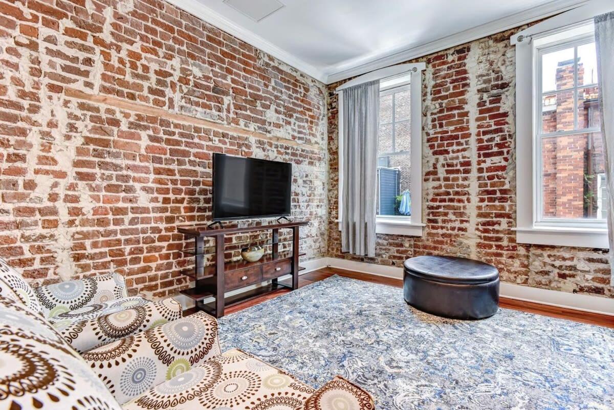 E Bay St Loft By City Market And River Street ซาวานนาห์ ภายนอก รูปภาพ